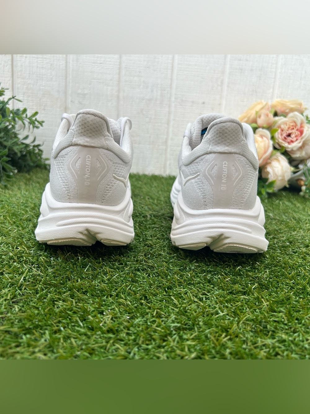 HOKA Clifton 10 EVERYDAY RUNNING Shoes
size women 7.5 White / White gently used - Picture 8 of 16